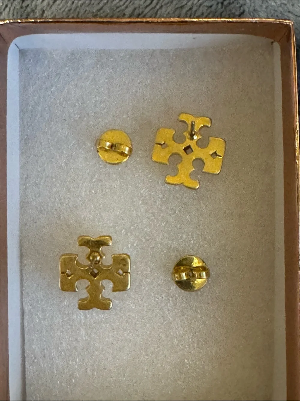 Tory Burch T-Logo Large Roxanne Stud Earrings w/Dust Bag